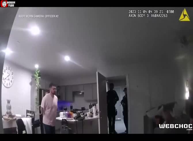 Video :Because his lover recently broke up with him, he kills himself by hurling himself at police officers (Warning - disturbing)